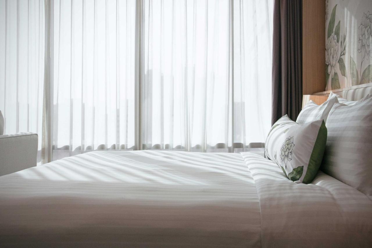 Sivatel Bangkok Hotel Bagian luar foto A bed